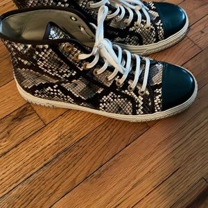 Womens Chanel High top sneakers